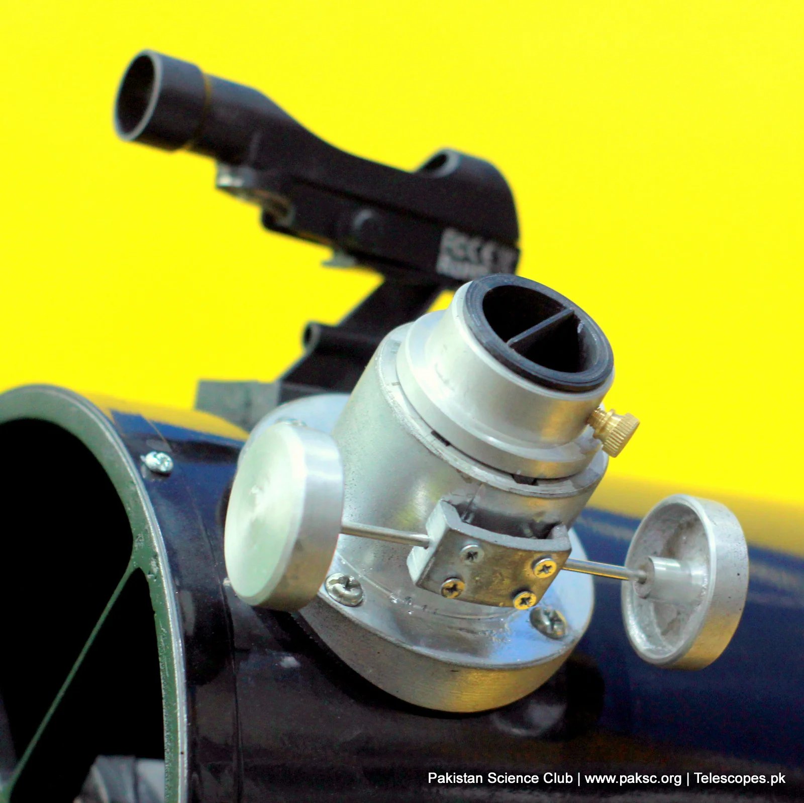 Close-up of the aluminium rack-and-pinion focuser with its two knobs